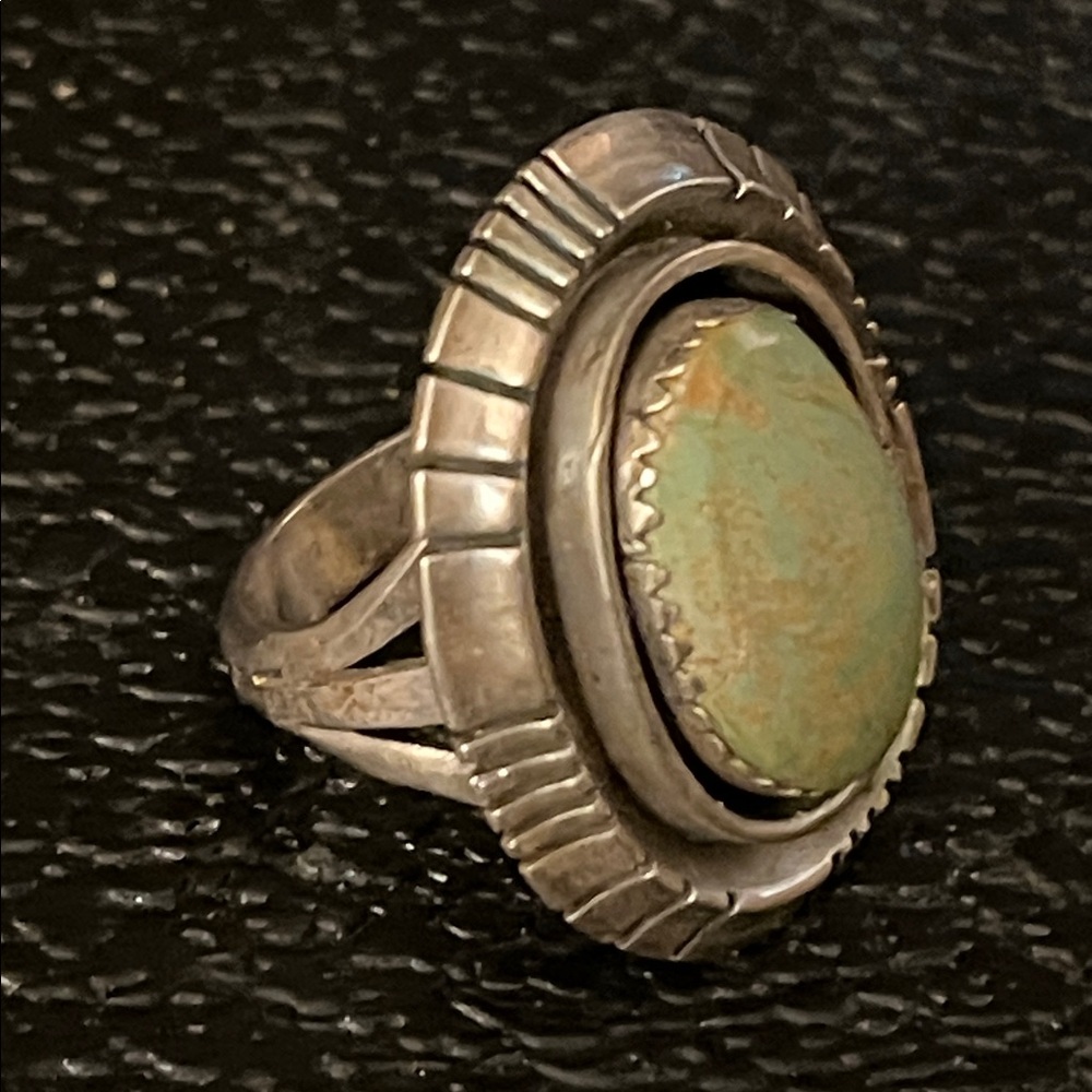 Vintage date of American turquoise and sterling silver ring size 7 - Picture 2 of 4
